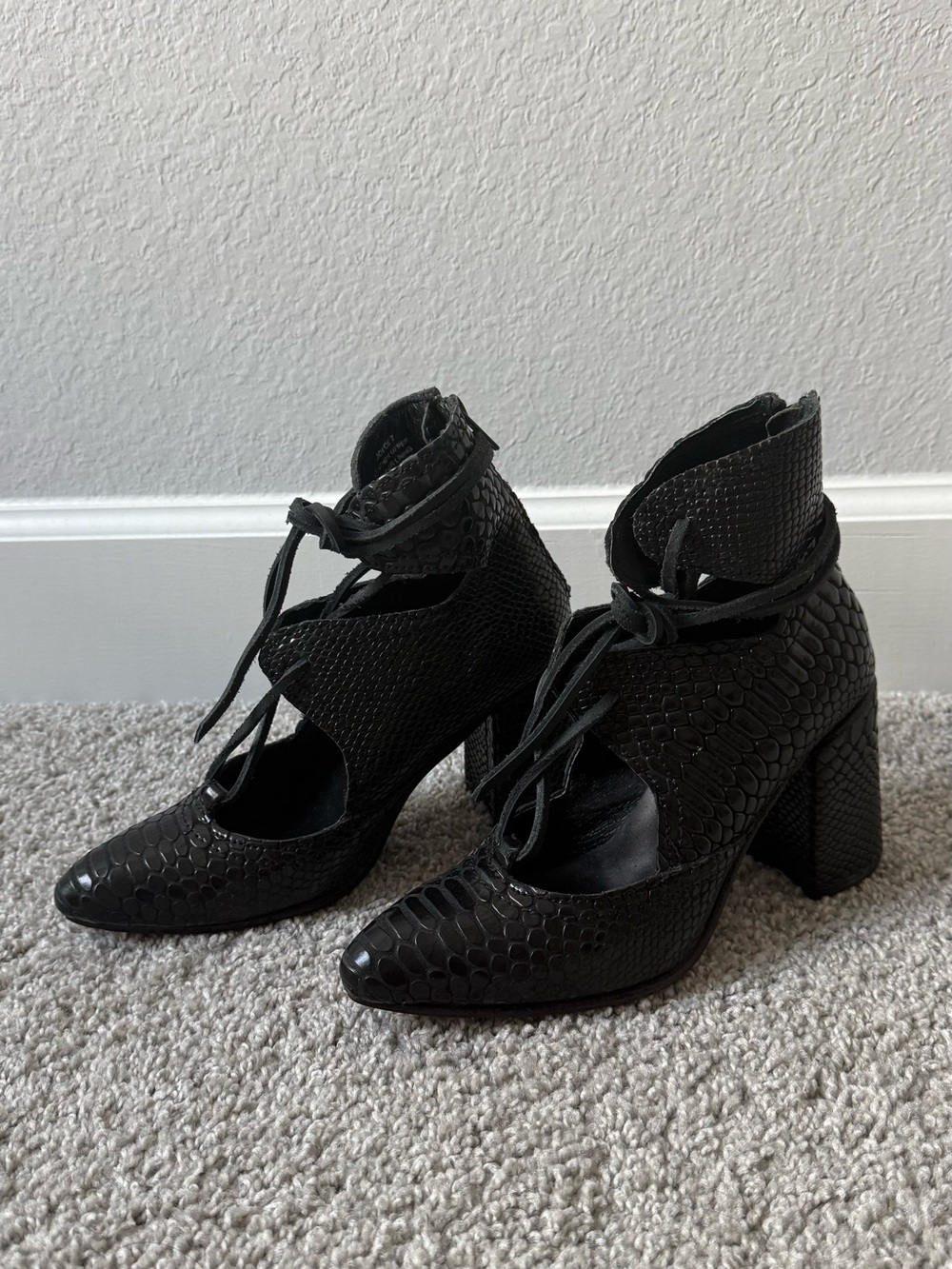 Freebird Joyce Black Lace-Up Shoes - Picture 8 of 14